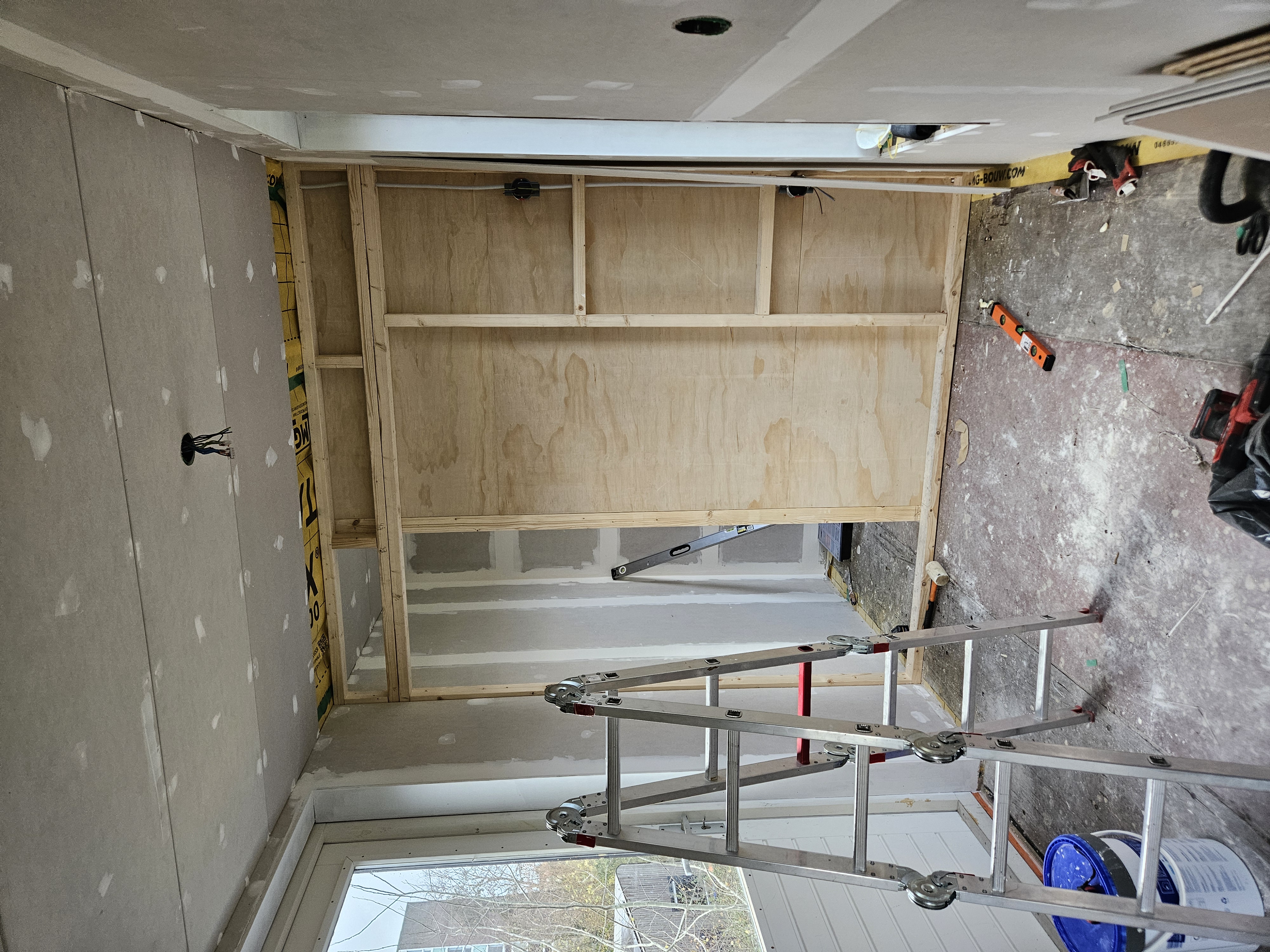 De trapgat afwerken met underlayment